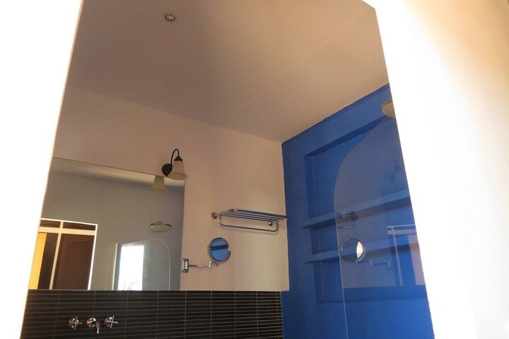 Room 10 of 31