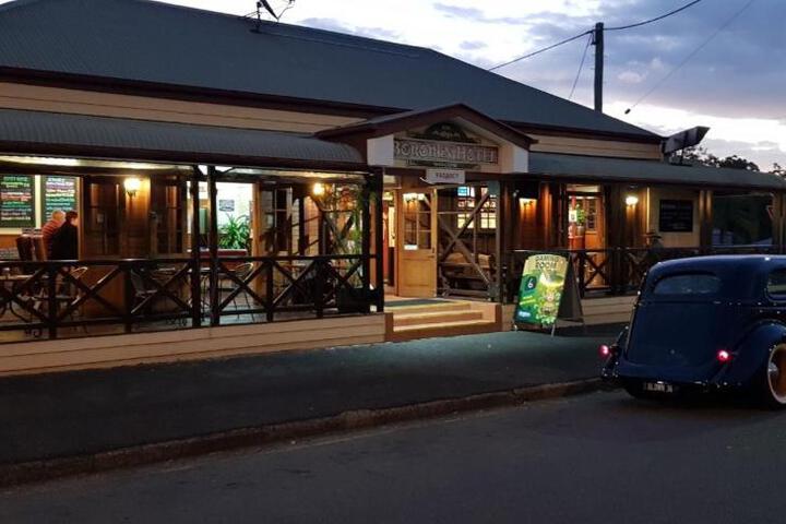 Bororen Hotel Motel
