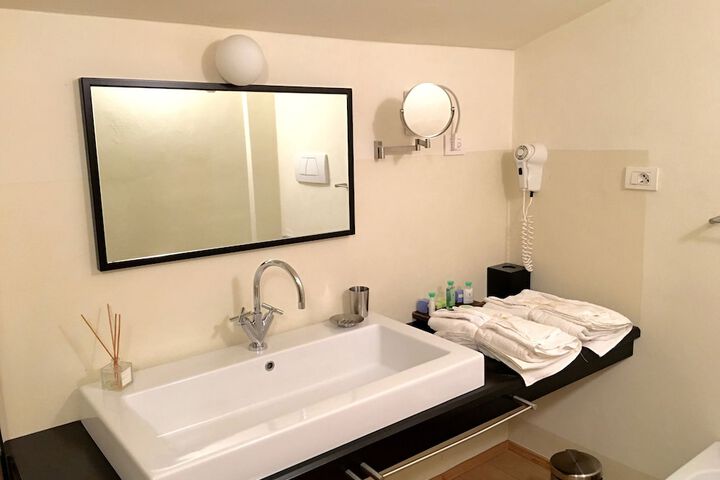 Room 8 of 54