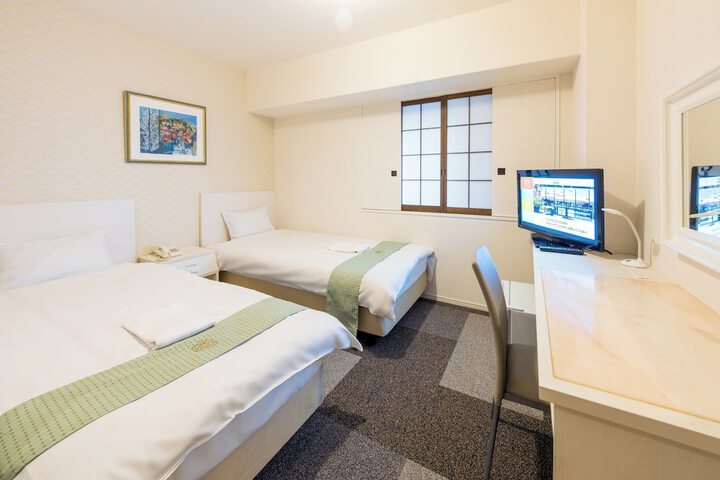 Room 10 of 34