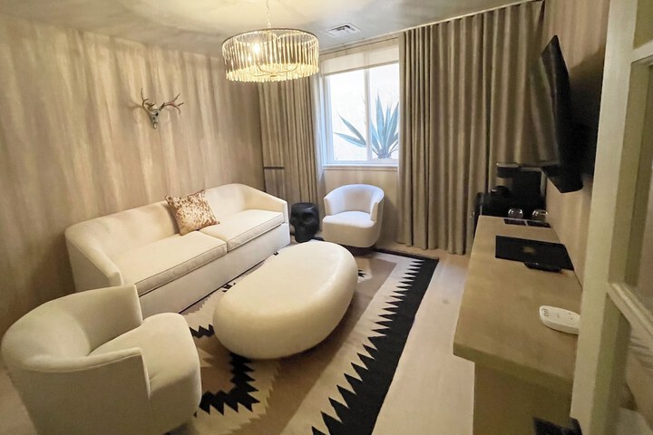 Room 44 of 65