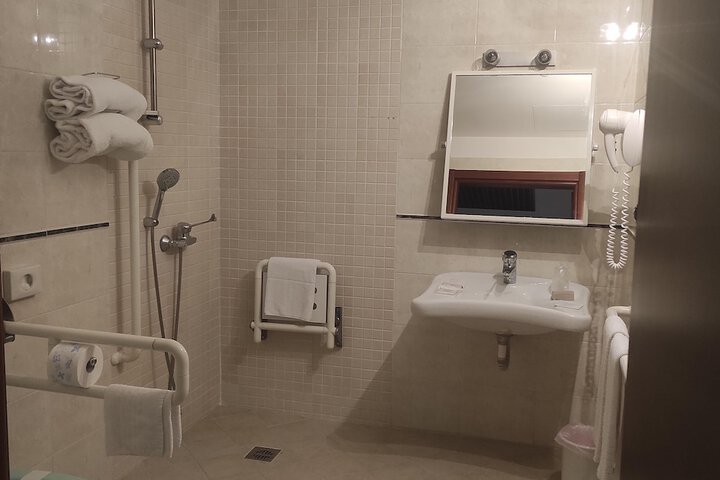 Room 28 of 59