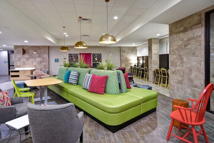 Lobby lounge