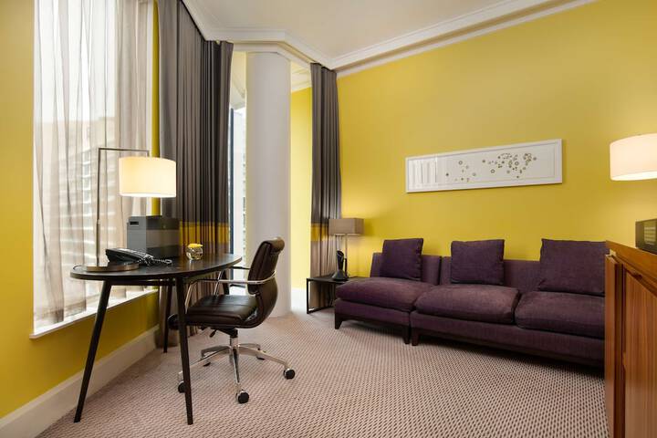 Room 21 of 103