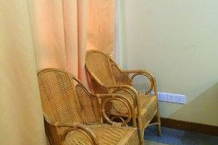 Room 72 of 112