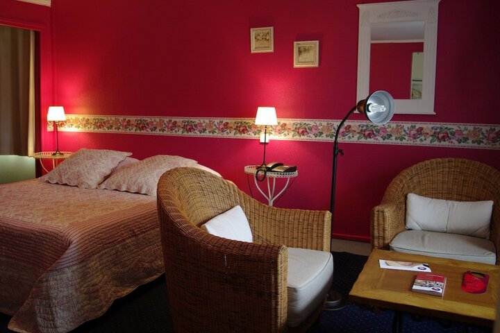 Room 8 of 37