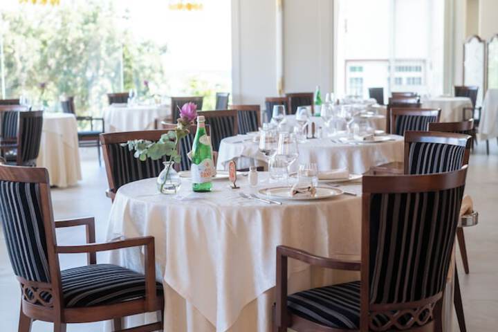 Dining 45 of 63