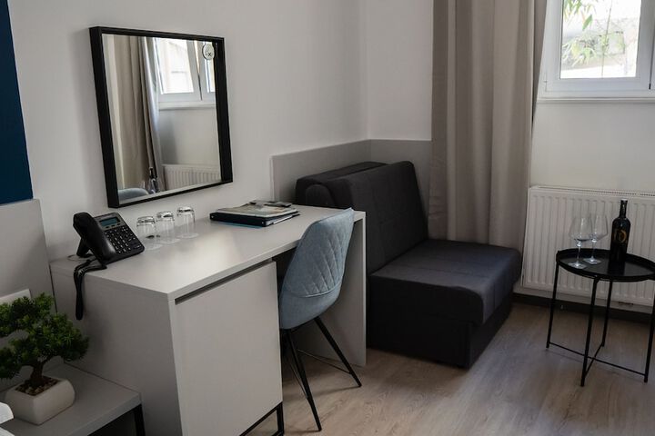 Room 13 of 35