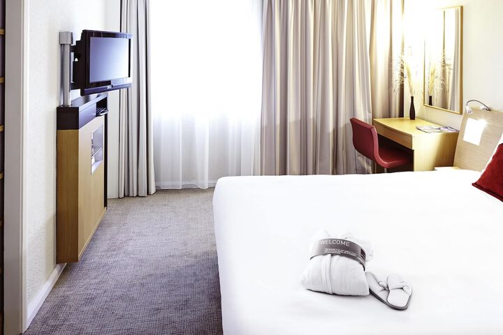 Room 4 of 65