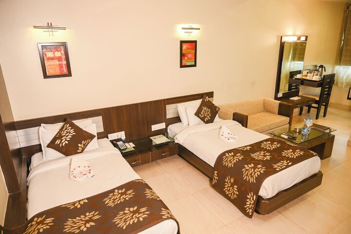 Room 10 of 16