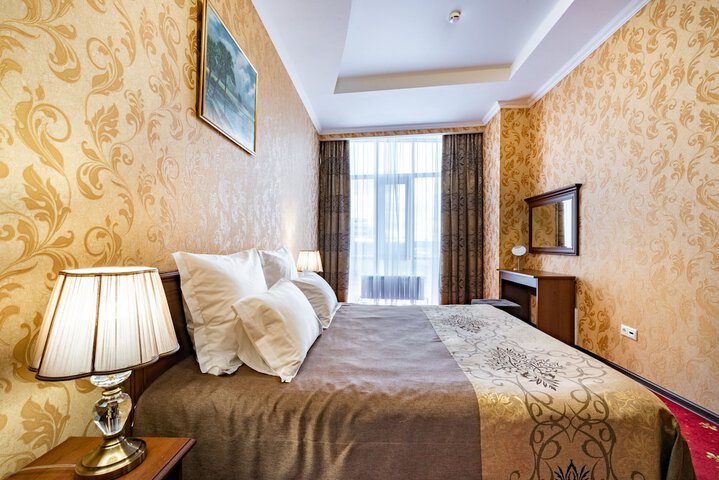 Room 15 of 98