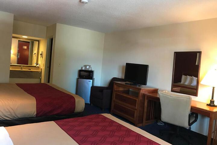 1 King Bed (4 of 13)