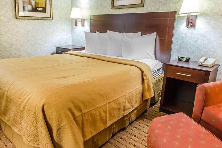 1 King Bed (2 of 6)