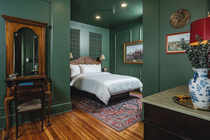 Room 11 of 26