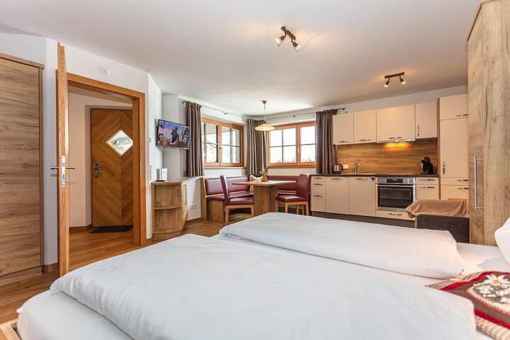 Room 9 of 32