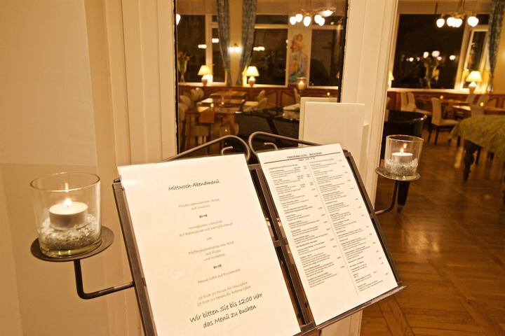 Dining 75 of 106