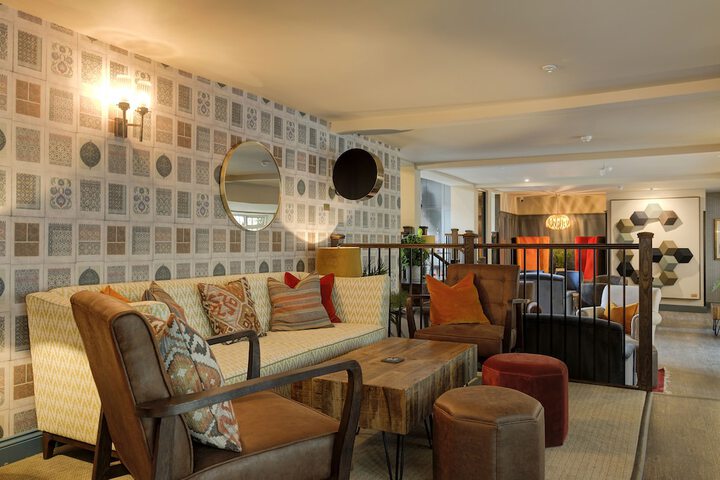 Lounge 75 of 92