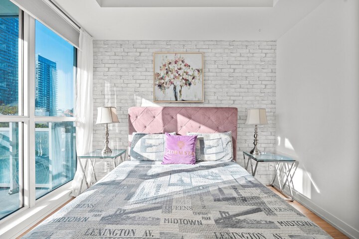 Room 42 of 242