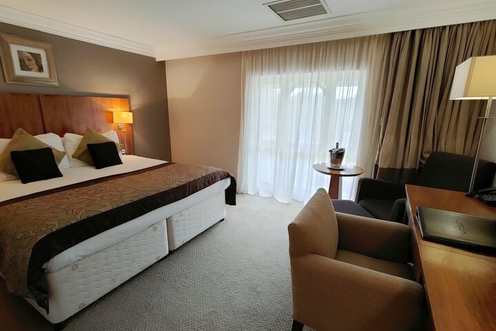 Room 33 of 76