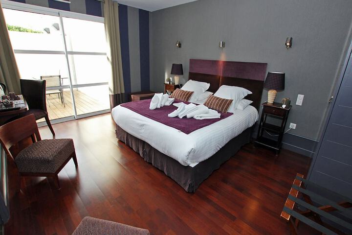 Room 2 of 33