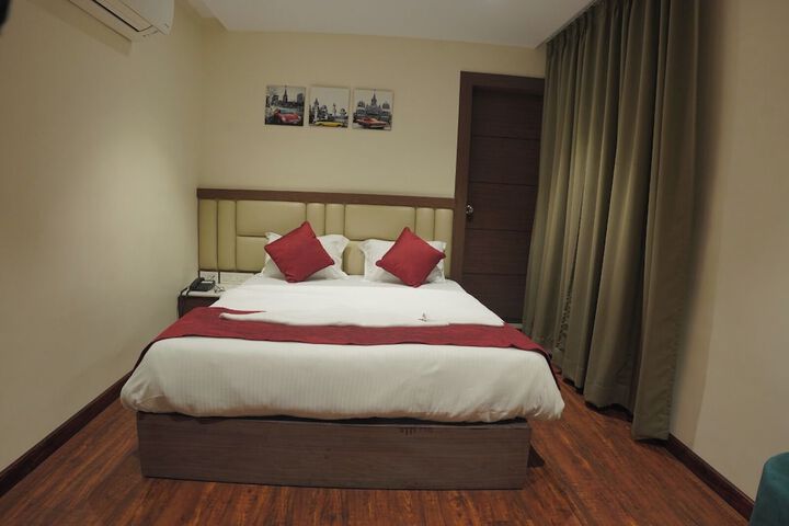 Room 11 of 29