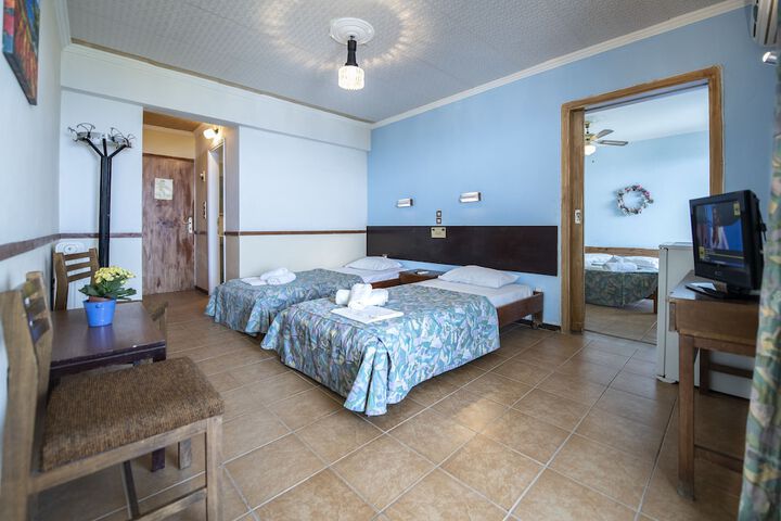Room 8 of 76