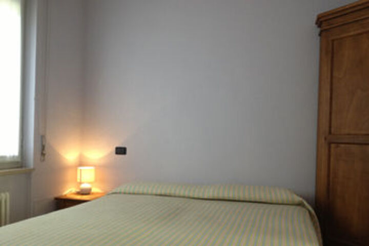 Room 6 of 20