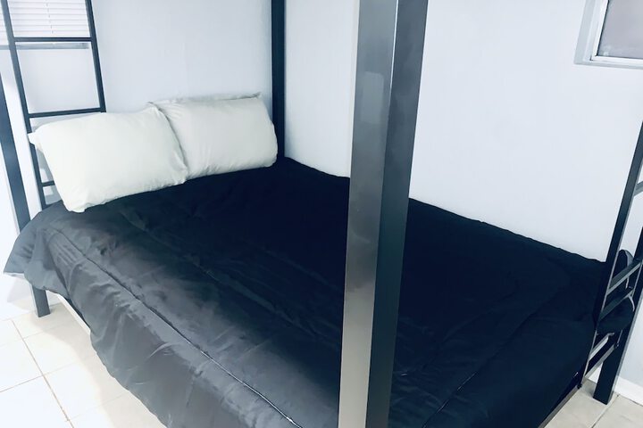 Room 5 of 9