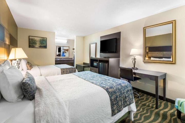 2 Double Beds (7 of 8)