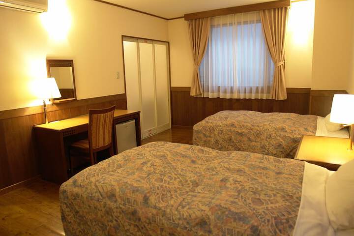 Room 6 of 35