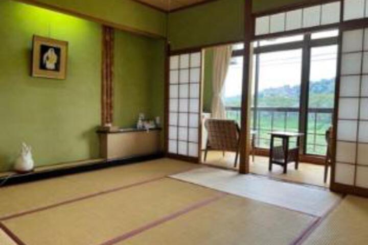Room 8 of 8