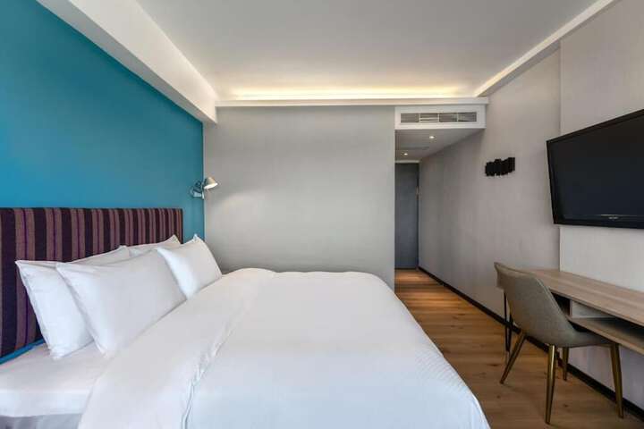 Room 15 of 26