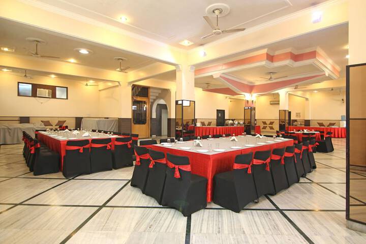 Ballroom/Hall 37 of 47