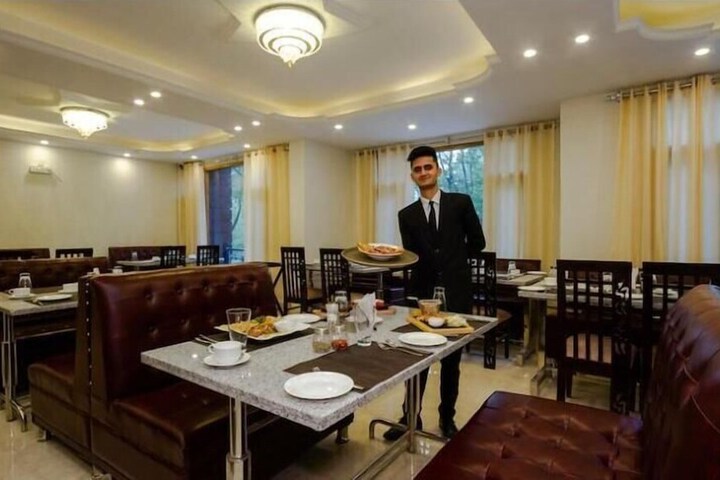 Dining 19 of 23