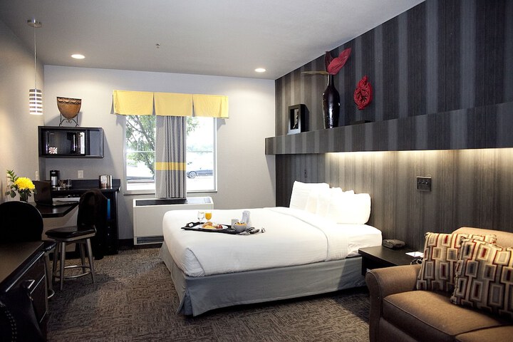 Family Room King and Bunk Bed (13 of 14)