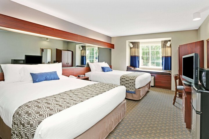 1 Queen Bed Accessible Room (12 of 12)