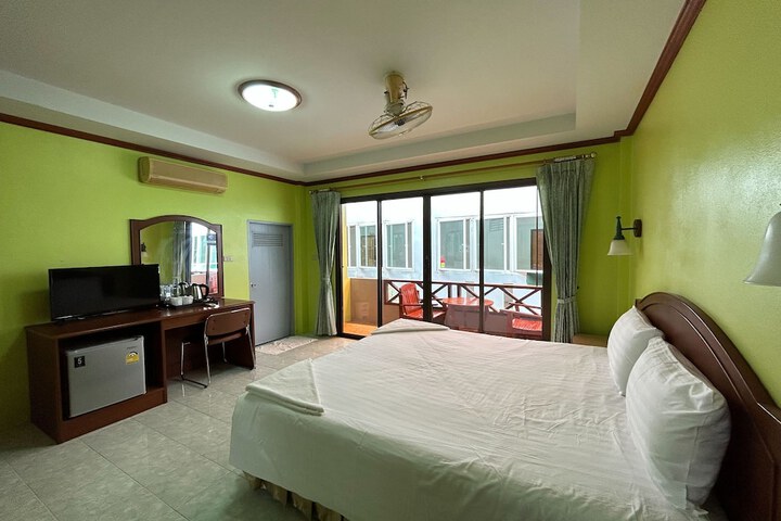Room 12 of 34
