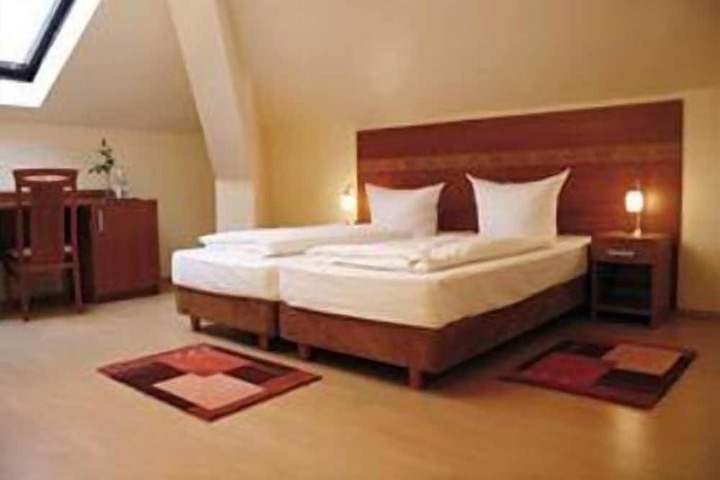 Room 8 of 24