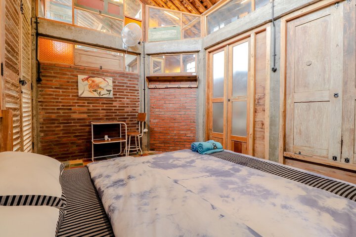 Room 5 of 28