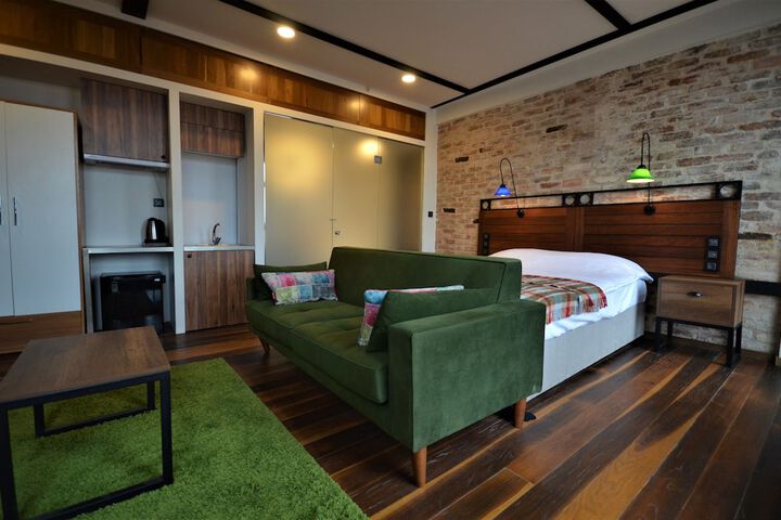 Room 8 of 40