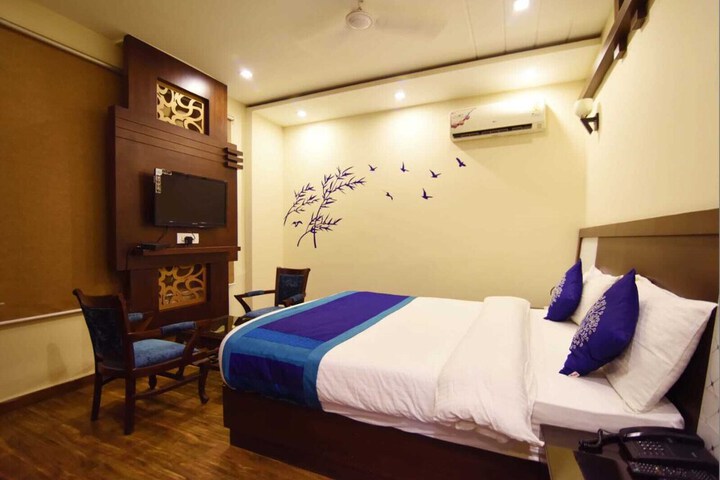 Room 2 of 6