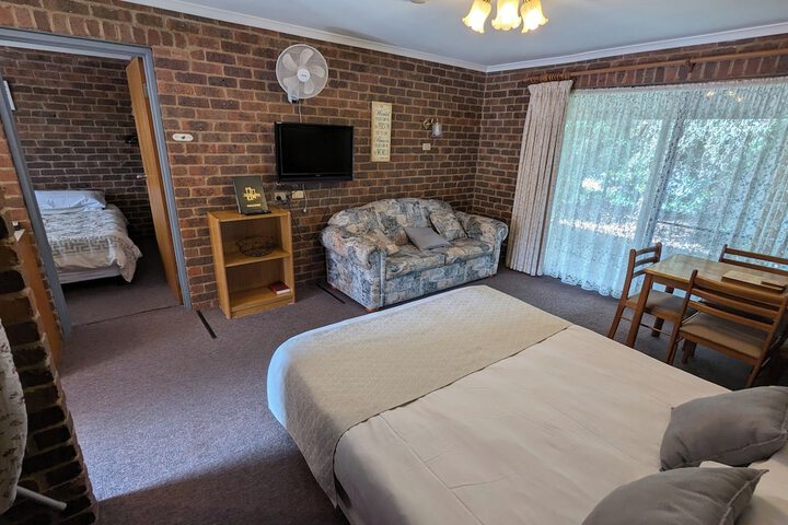 Room 6 of 28