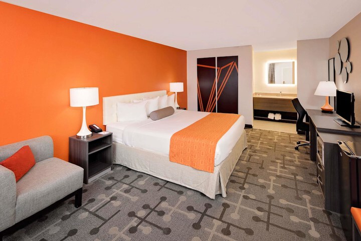 1 King Bed Mobility Accessible (4 of 13)