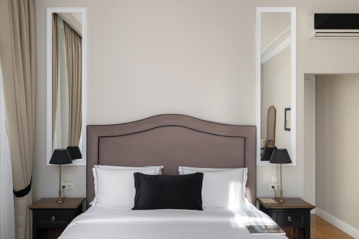Room 32 of 63