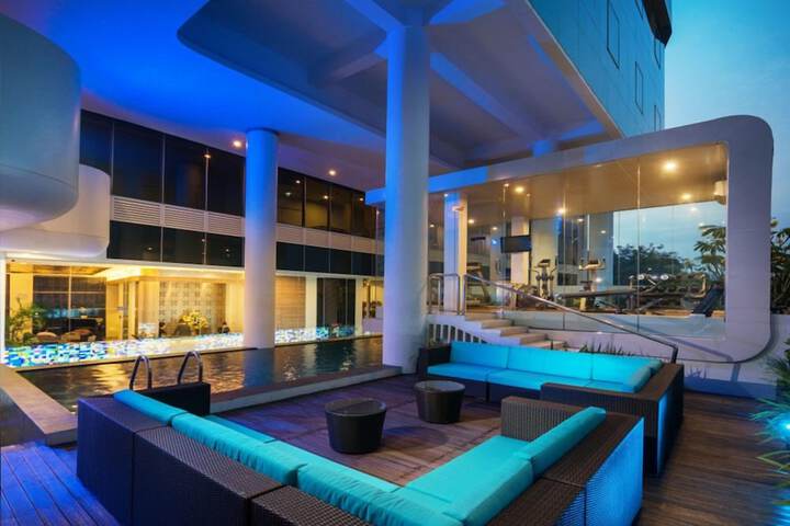 Pools & Facilities