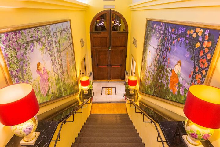 Hotel Lobby