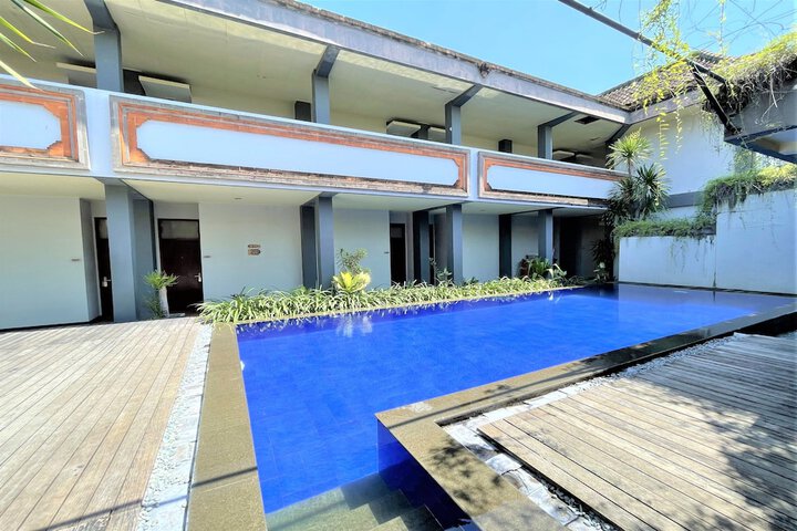 Pool 44 of 60