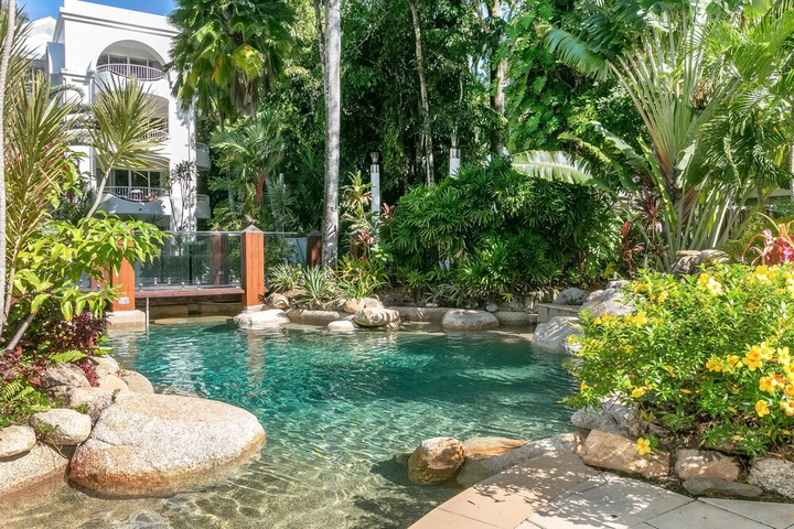 Pool 13 of 20