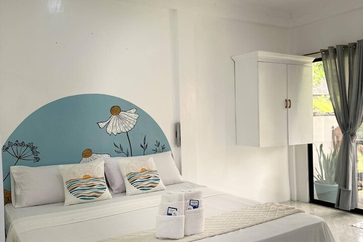 Room 2 of 33