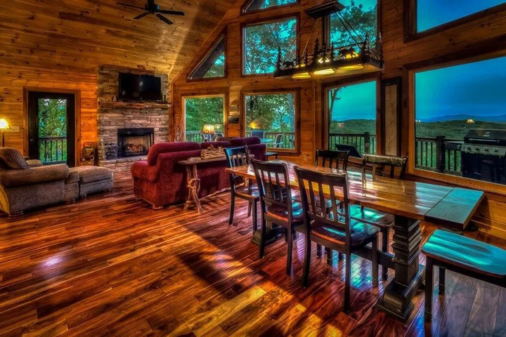 Dining 17 of 17